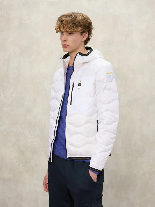 Piumino con cappuccio e taschina Wave